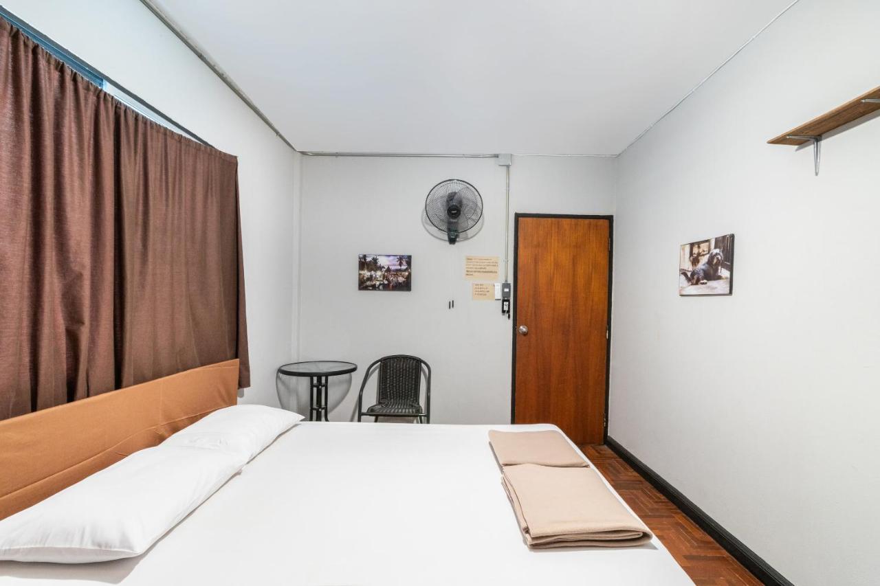 Oyo 677 Le Loftel Hostel Chiang Mai Exterior photo